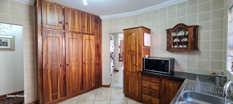 5 Bedroom Property for Sale in Noorsekloof Eastern Cape